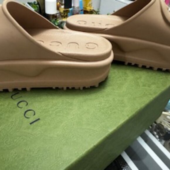 Gucci Tan Sandals - Picture 4 of 5